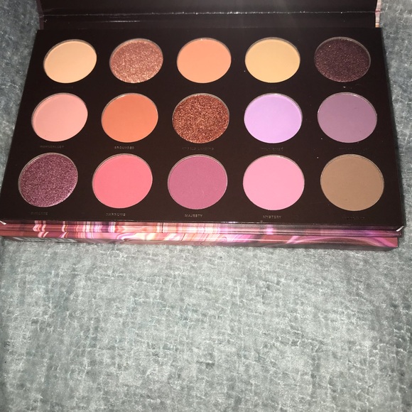 Sold Hipdot Zion eyeshadow palette 😍 - Picture 2 of 4